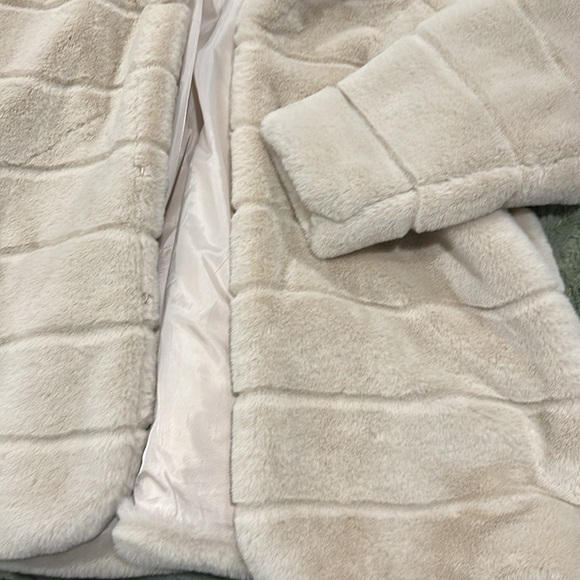 Jillian Harris x Joe Fresh Coat - Picture 3 of 7